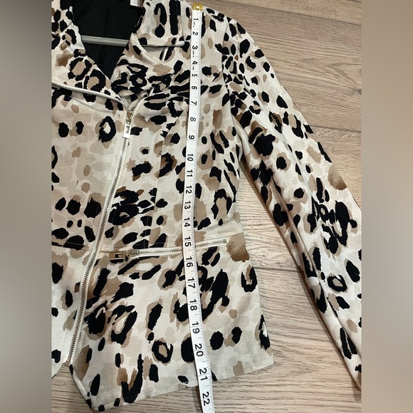 Chico's Cream, Black, and Brown Leopard Animal Print Moto Jacket Size 0 (US 4-6) - Picture 10 of 10